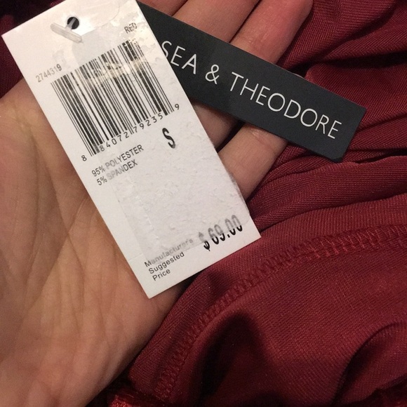 NWT Chelsea & Theodore Cold Shoulder Velour Top - Picture 10 of 10